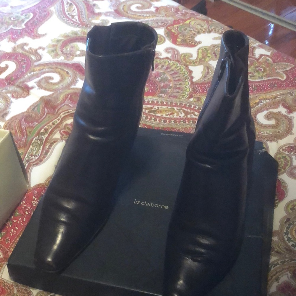 Ankle boots. 2’ heel; all leather w/stretch insert